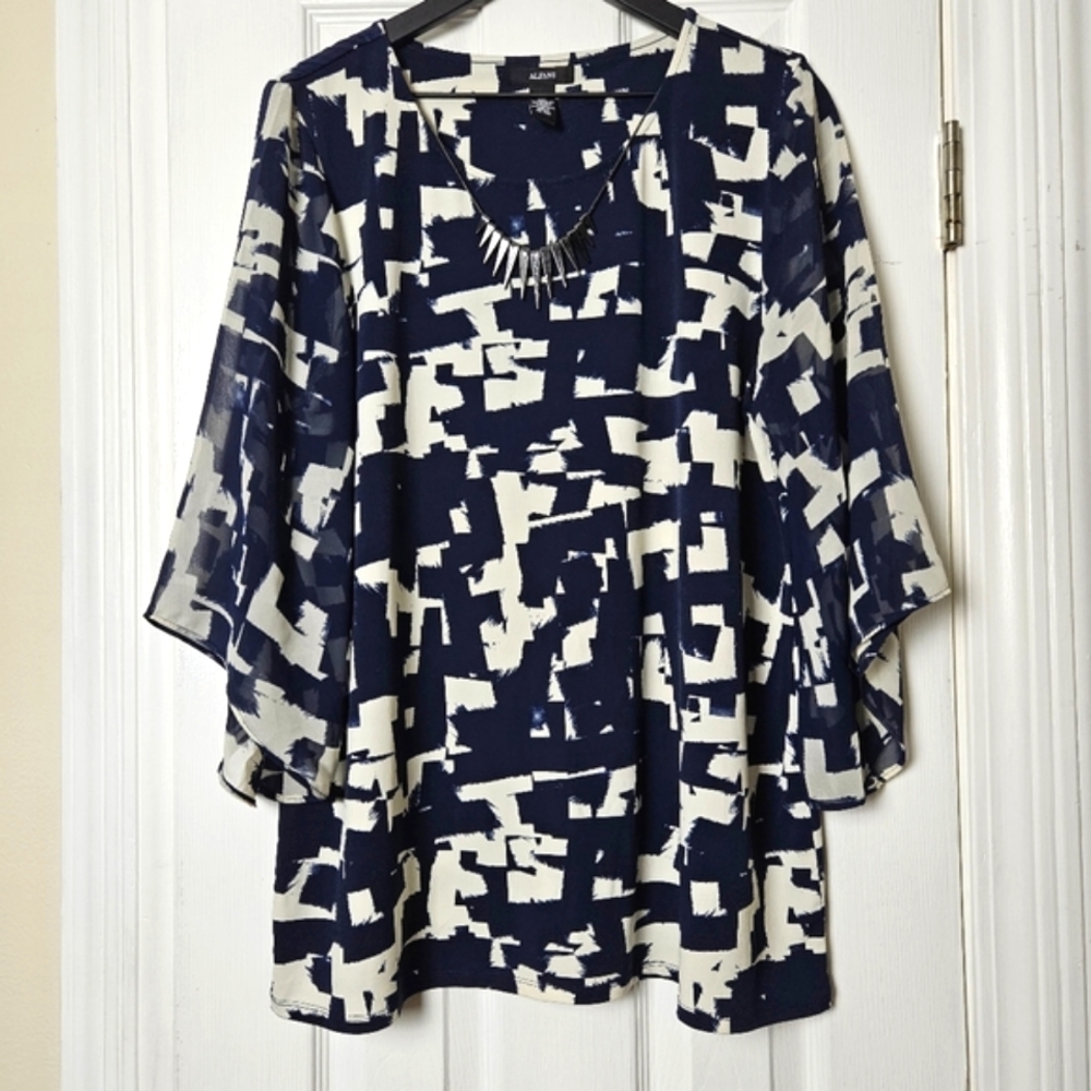 EUC Alfani blouse navy blue & off-white artsy pattern w/detachable necklace XL - Picture 2 of 12